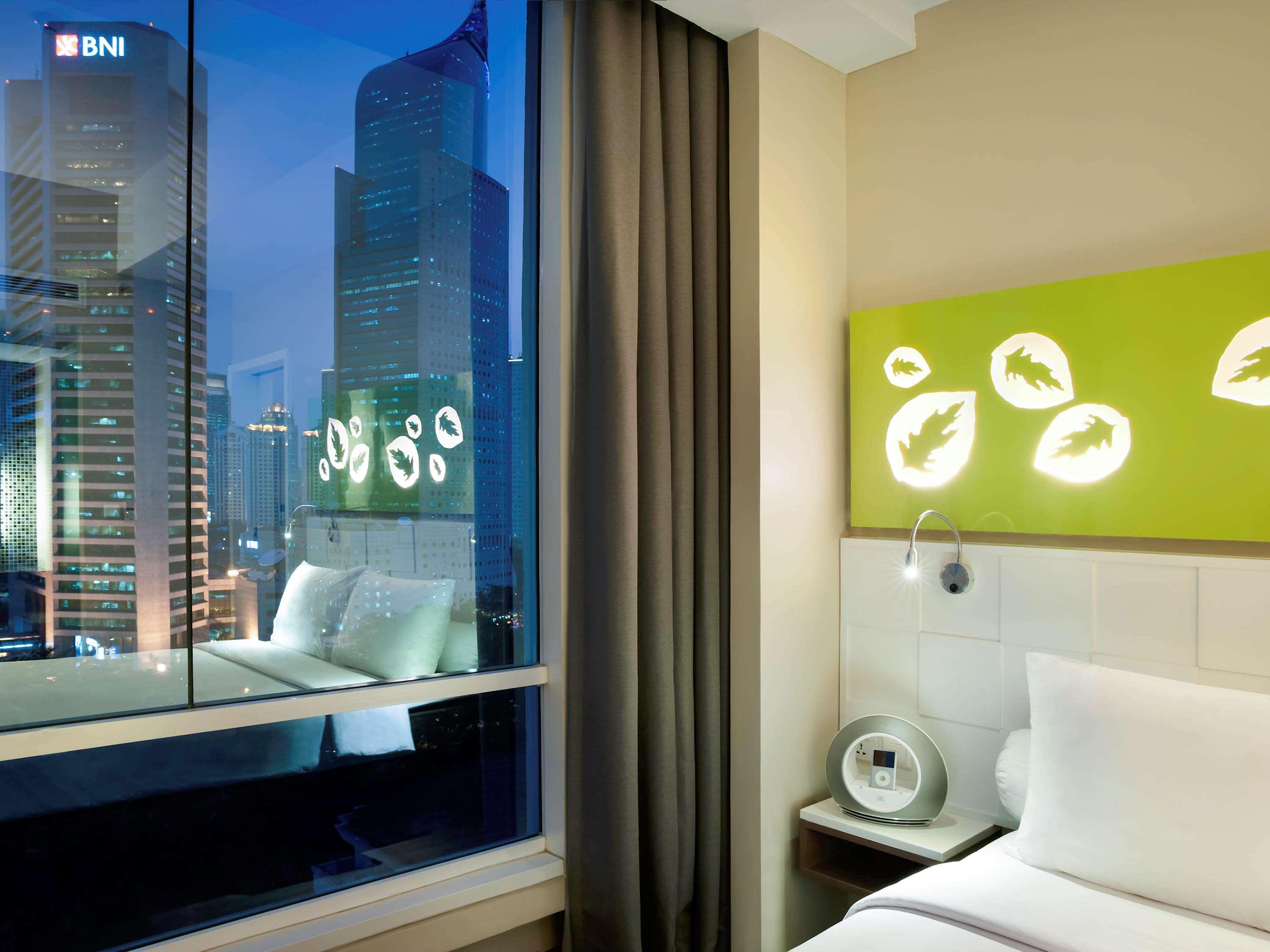Hotel Seasons Thamrin 3*