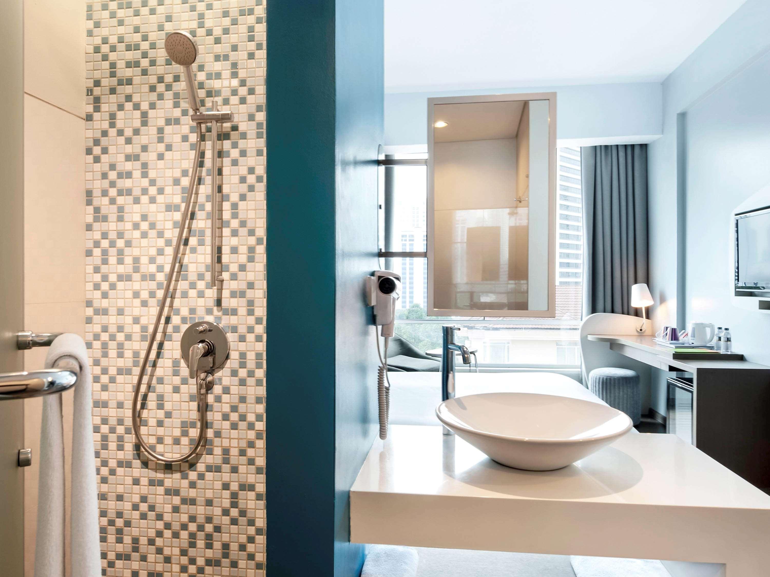 Hotel Seasons Thamrin 3*