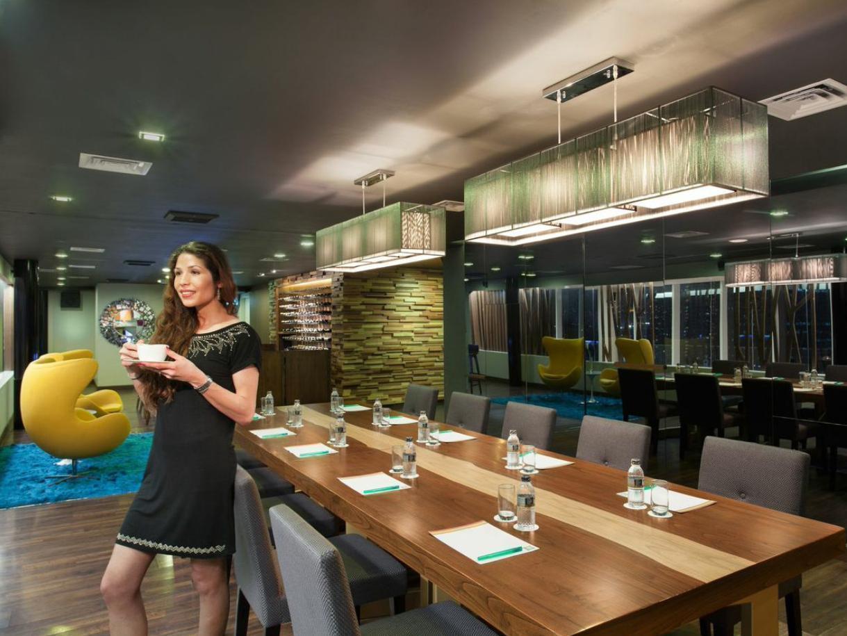 Hotel Seasons Thamrin 3*