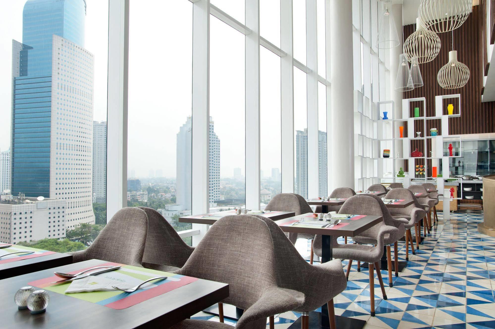 Hotel Seasons Thamrin 3*